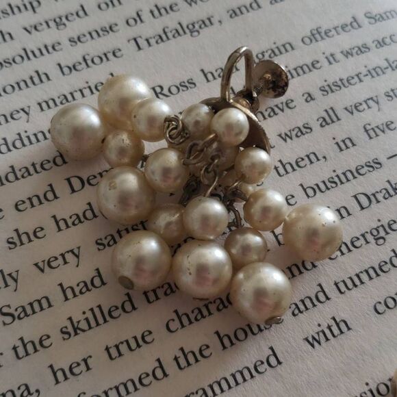 Vintage Pearls Dangle Earrings - Picture 2 of 6